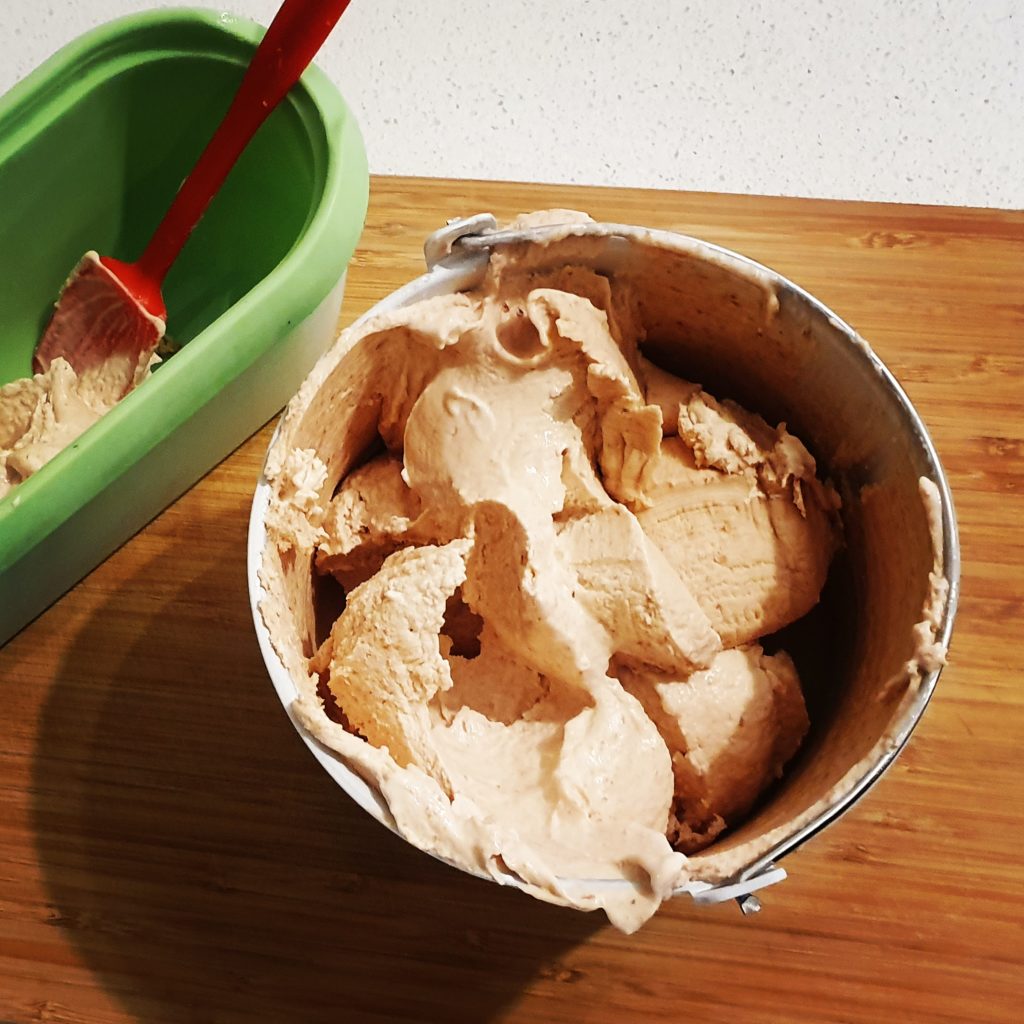 Roast nectarine ice cream 1