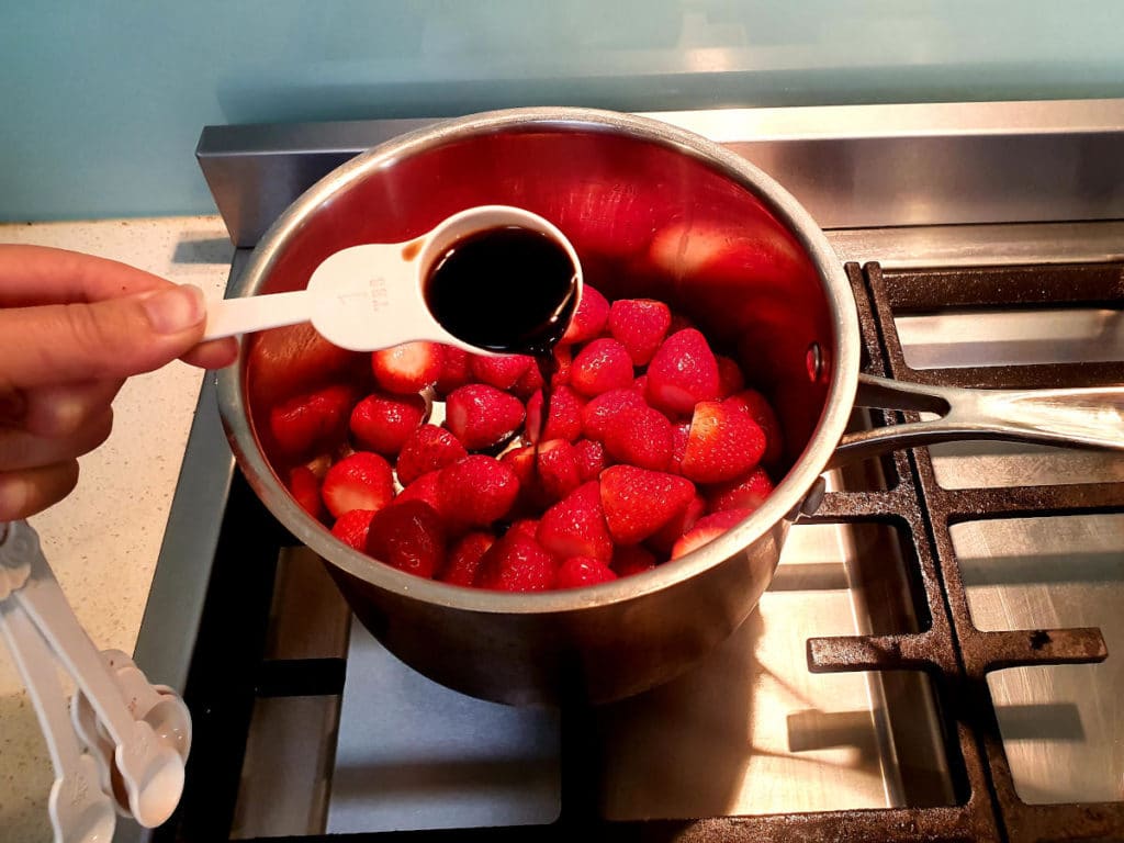 Strawberry, balsamic and black pepper popsicles 5 Adding balsamic to pot