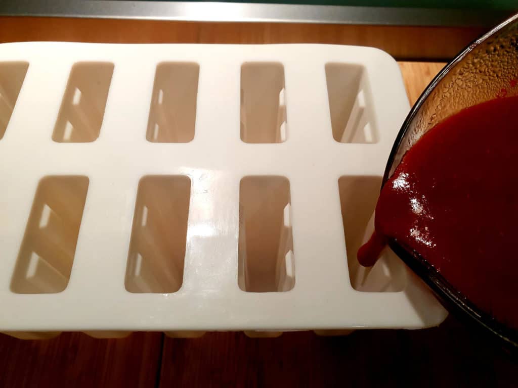 Filling popsicle moulds