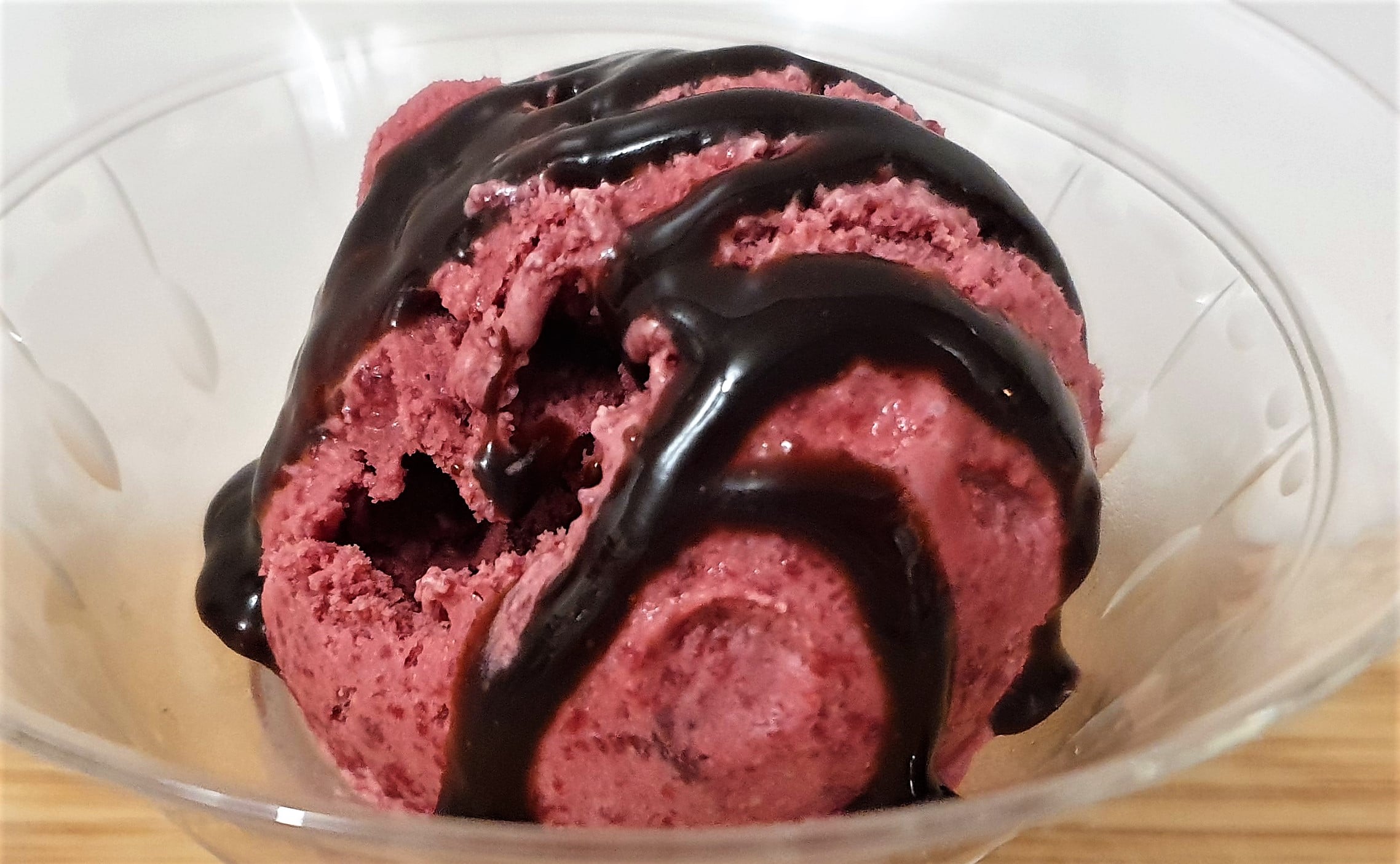 Roast cherry ice cream