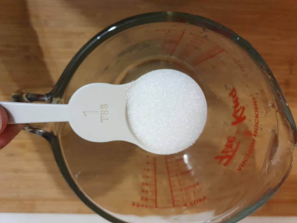 Adding sugar to lemon juice