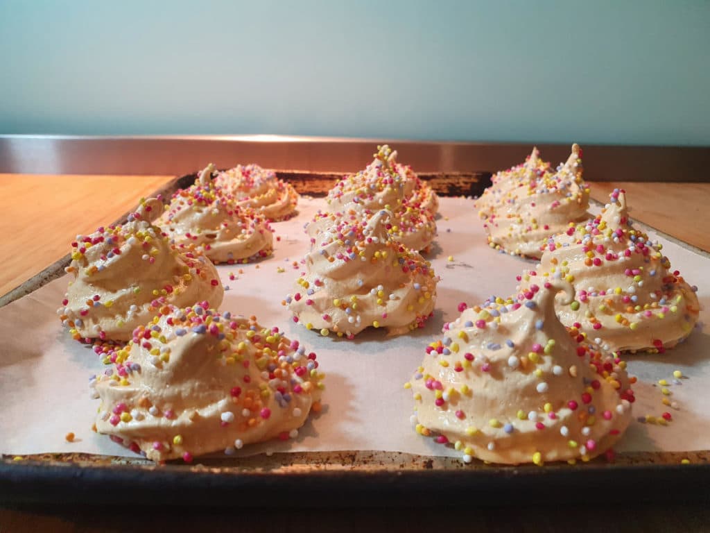 Baked meringues with sprinkles