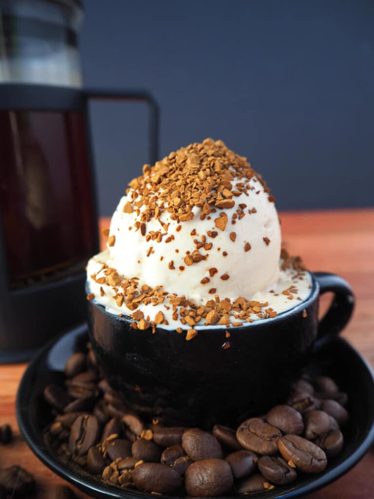 No churn coffee ice cream 20 No churn coffee ice cream with sprinkles and beans