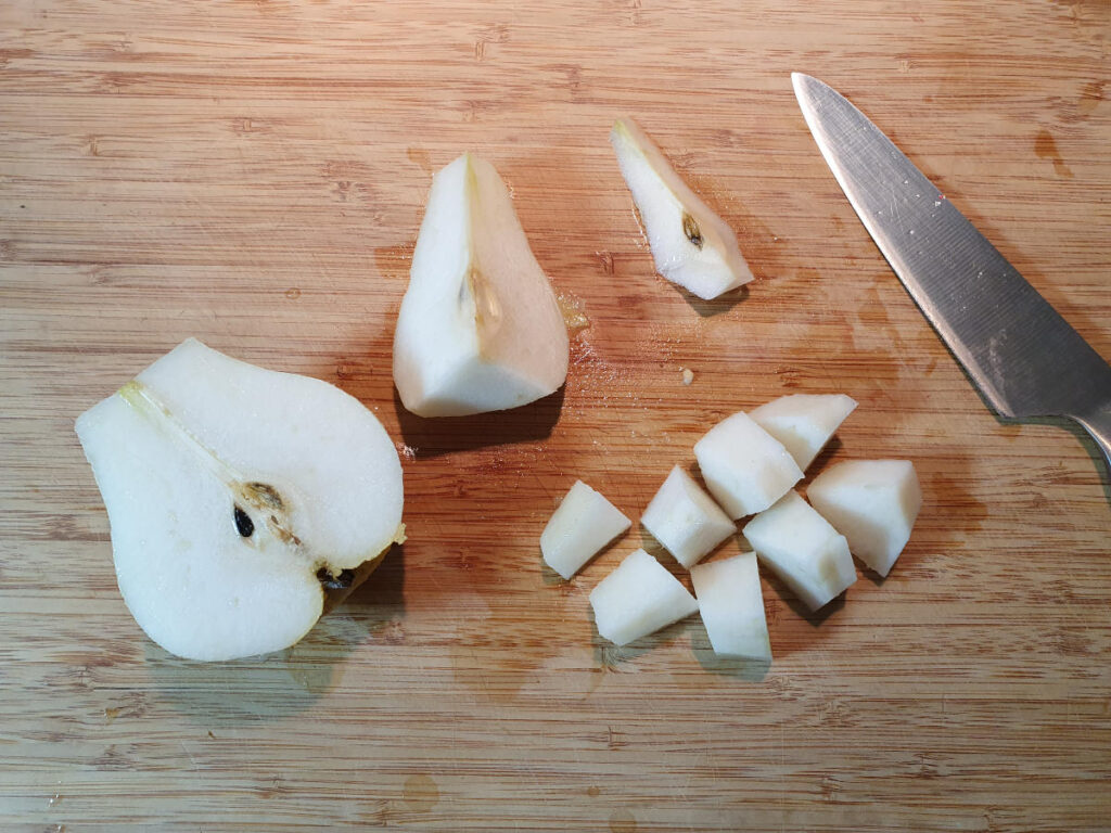 slicing pears