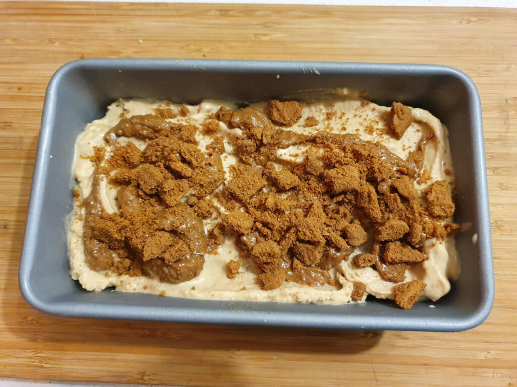 Biscoff ice cream 14 second layer of biscoff ice cream, melted biscoff spread and crushed up biscoff biscuits.