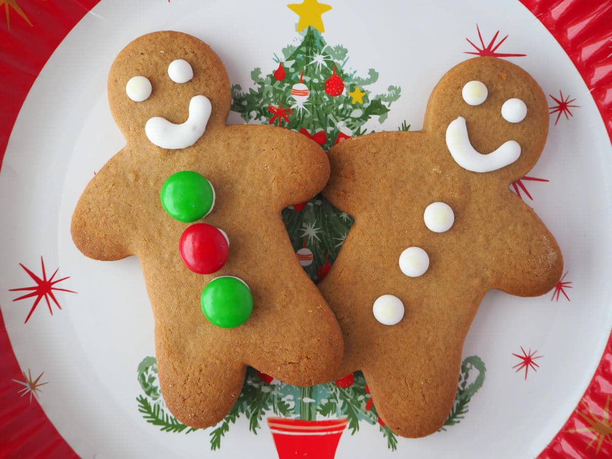 pair of gingerbread men on a Christmas plate.