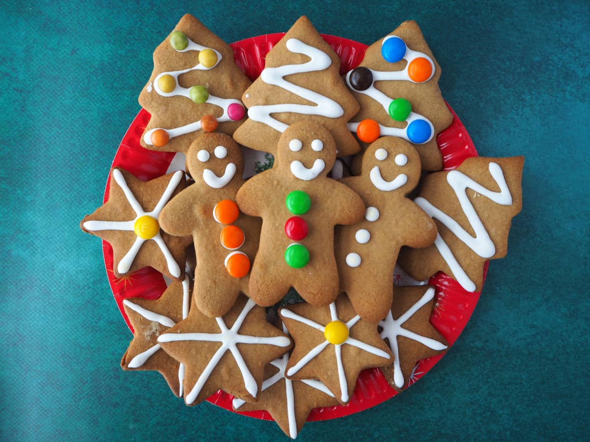 plate of gingerbread with gingerbread men, christmas trees and stars.