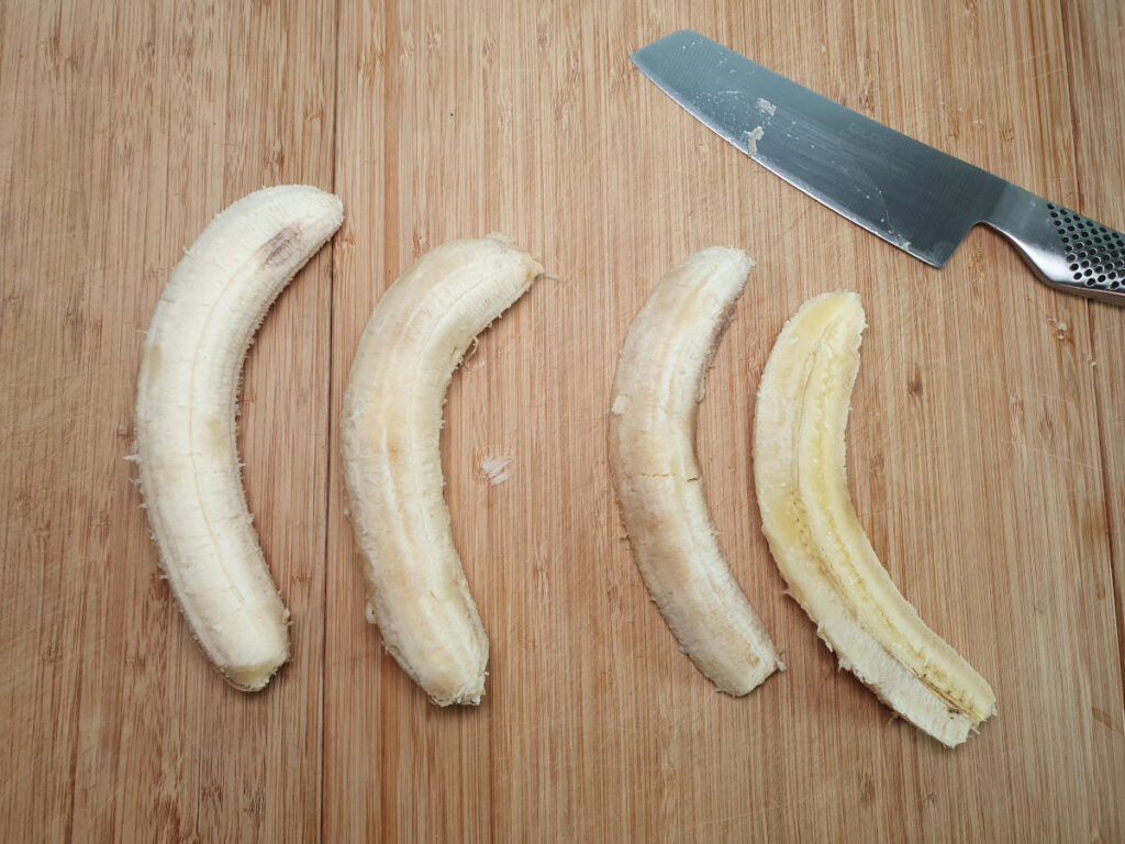 Caramelized bananas 4 Slicing bananas.