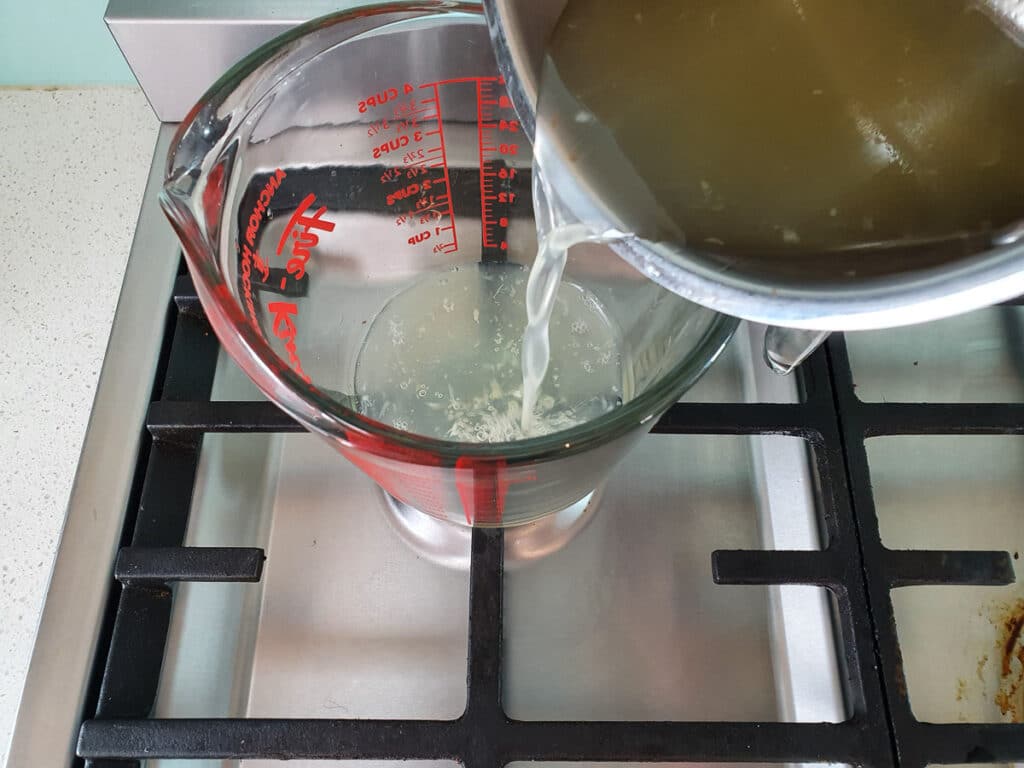 Lemonade popsicles 11 Pouring mix into a heatproof jug.
