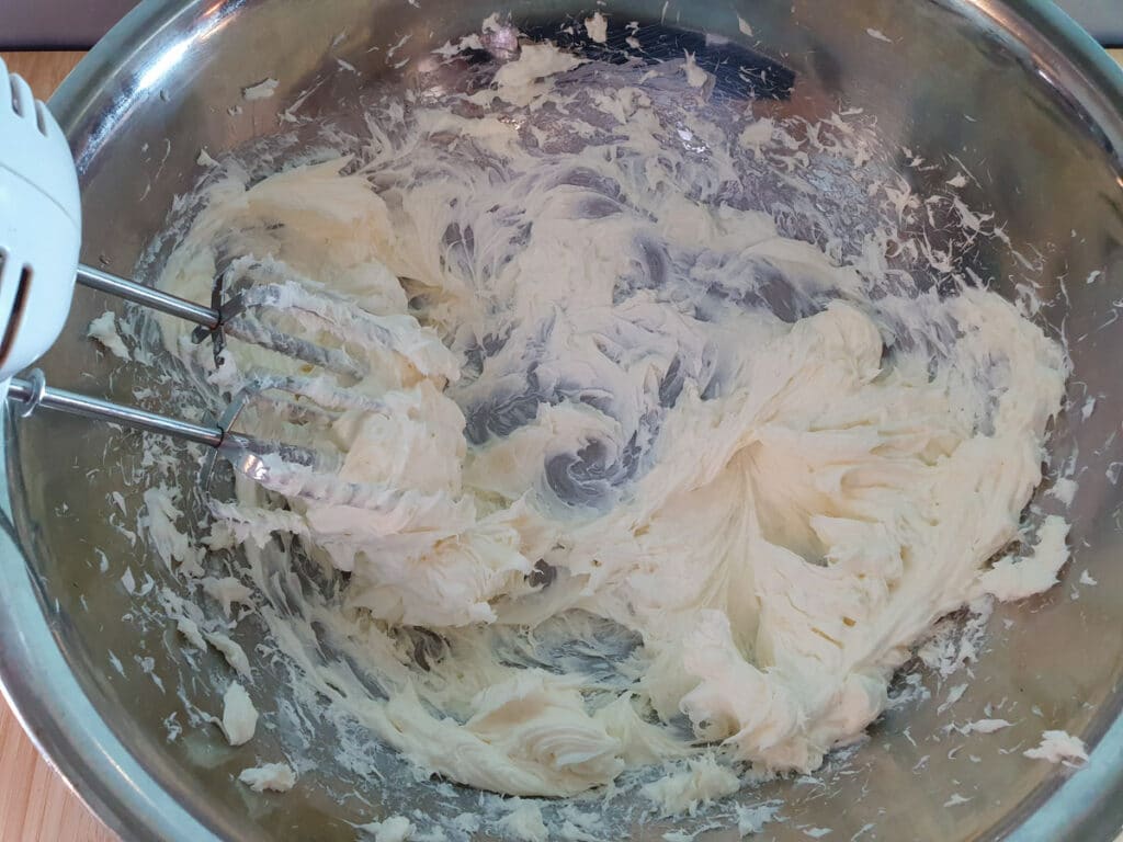 Feijoa cheesecake 10 Beating cream cheese, sugar and lemon juice with a hand held electric mixer.