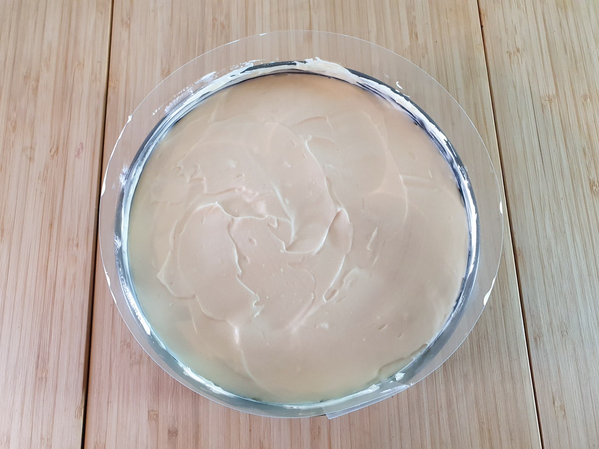 Caramilk cheesecake 16 Smoothed down cheesecake filling.
