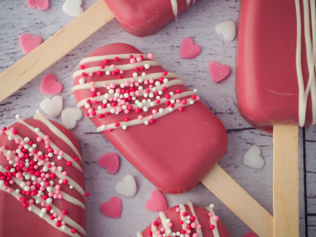 Valentines cakesicles.