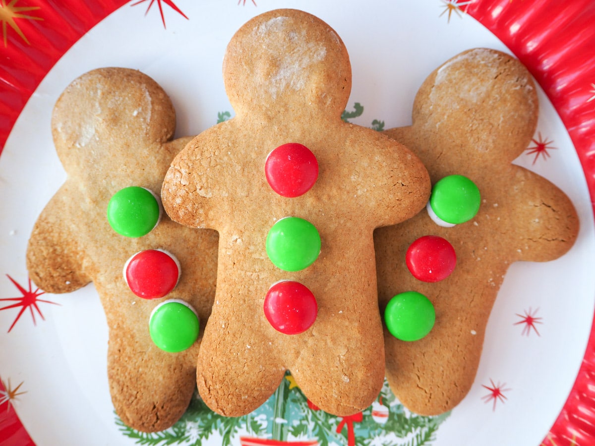 Gingerbread men on a Christmas plate.
