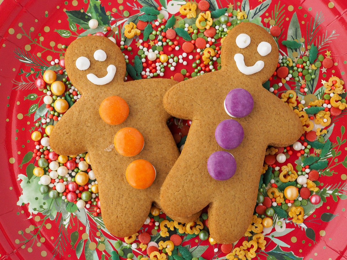 Vegan Gingerbread 10 Gingerbread on a plate with Christmas sprinkles.