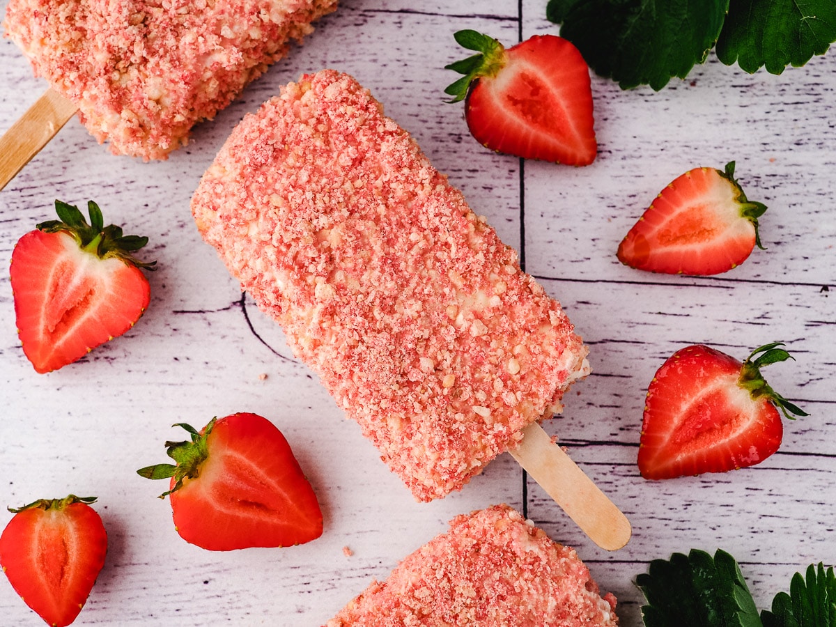 Strawberry shortcake ice cream with fresh strawberries and leaves.