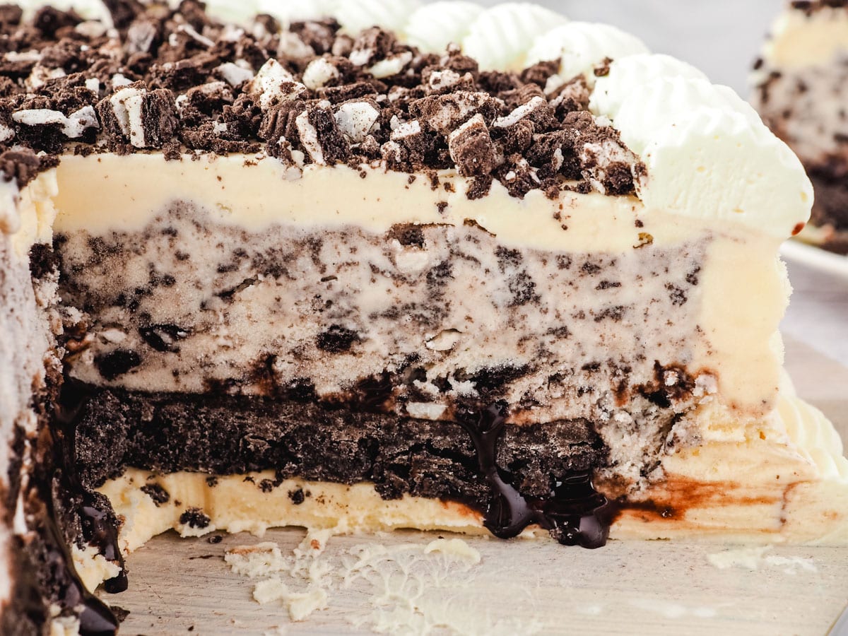Oreo Ice Cream Cake 9 Close up of the inside of the Oreo ice cream cake showing chocolate fudge sauce oozing out.